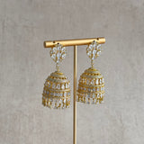 The Haifa Crystal Jhumka is a unique combination of traditional and modern design. Crafted with cubic zirconia crystals, making it a luxurious, eye-catching statement piece. With a timeless design, this beautiful piece is sure to bring a touch of elegance to any look.
Earring drop 6x3cm